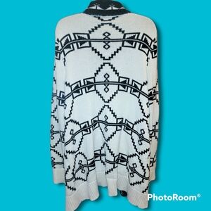 Sweater Oversized Cardigan by Maurice size 2 Aztec Design Black and Cream p
